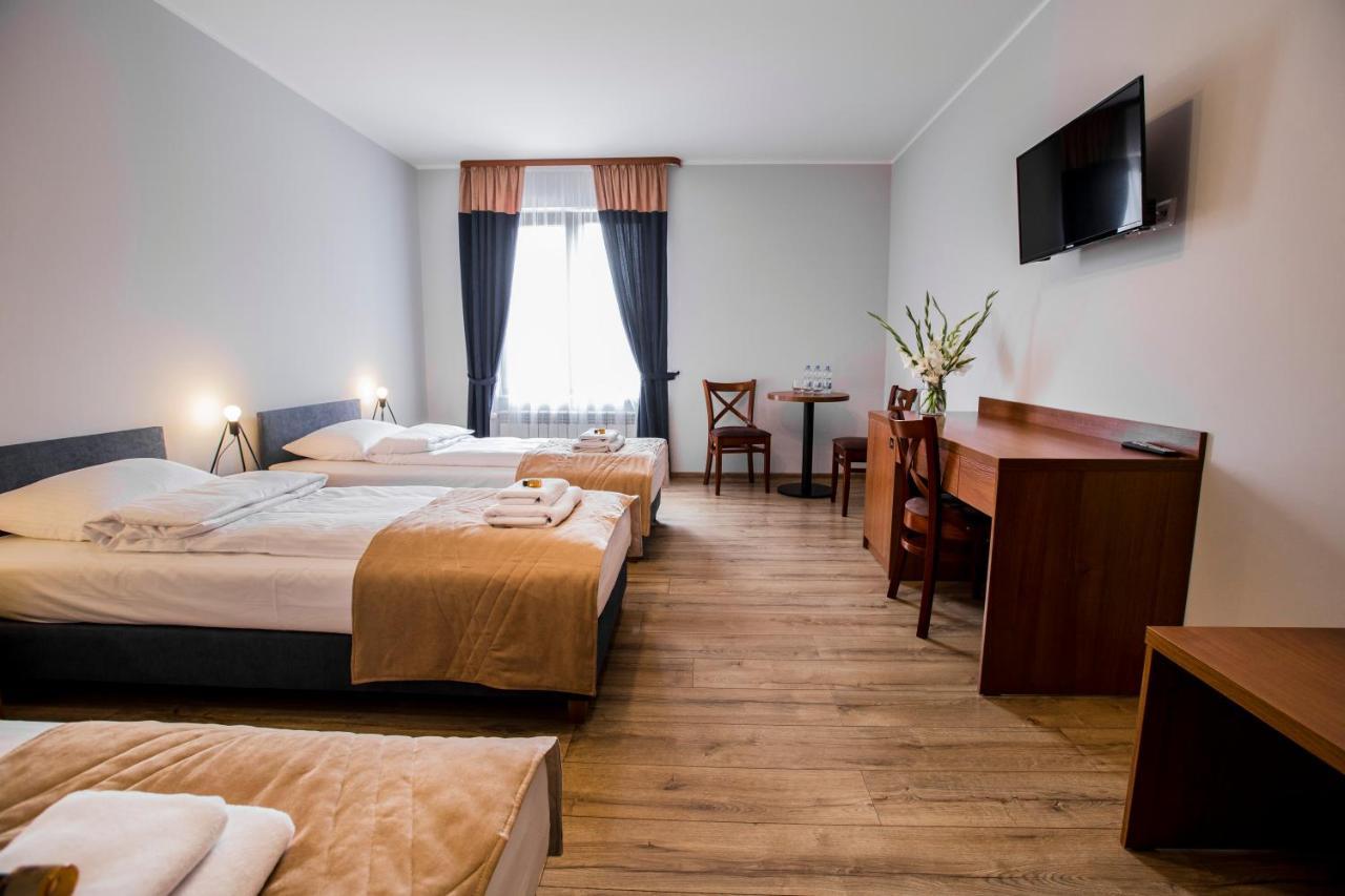 Gosciniec Ceglane Katy Hotel Dwikozy Exterior photo