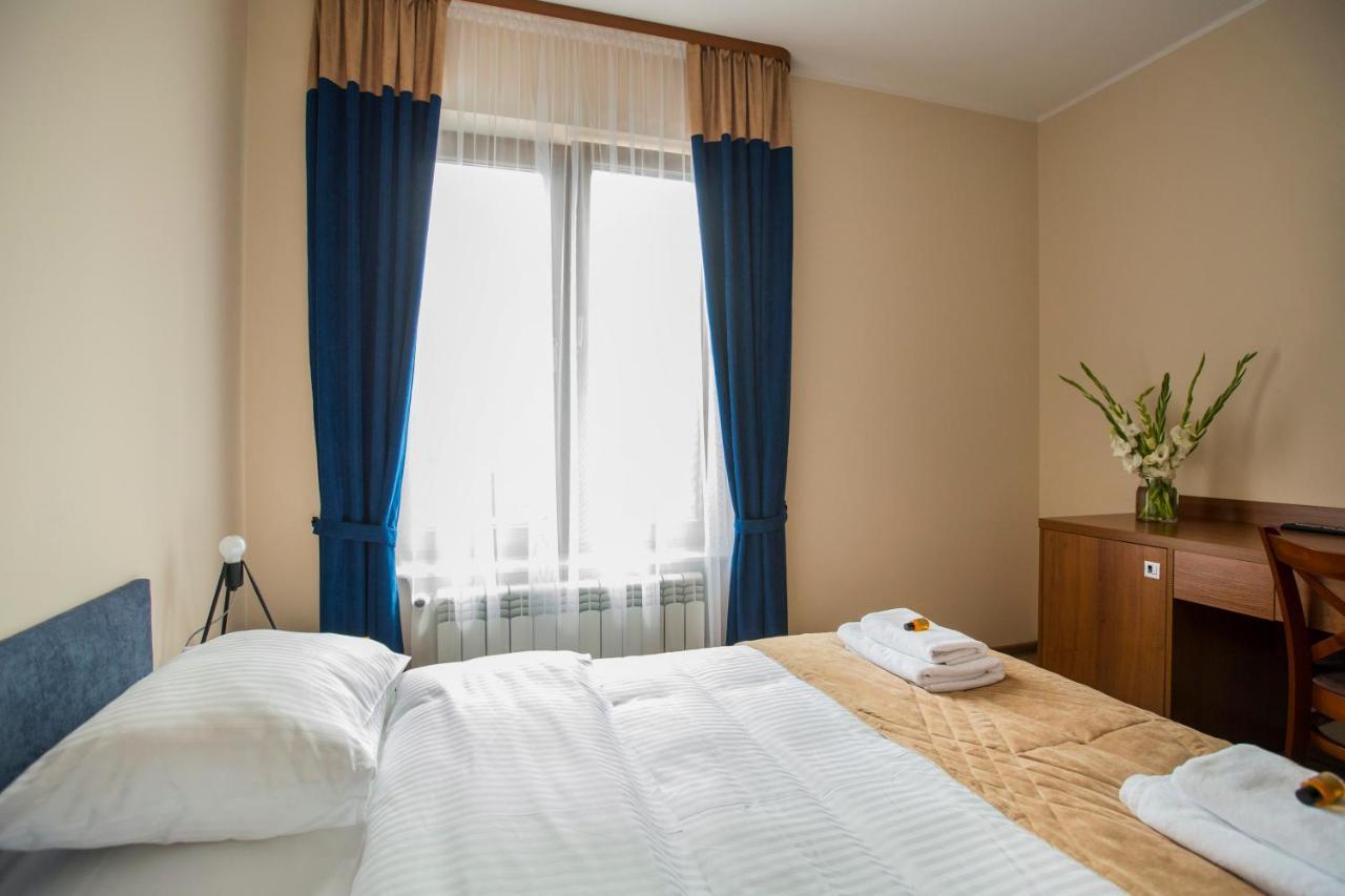 Gosciniec Ceglane Katy Hotel Dwikozy Exterior photo