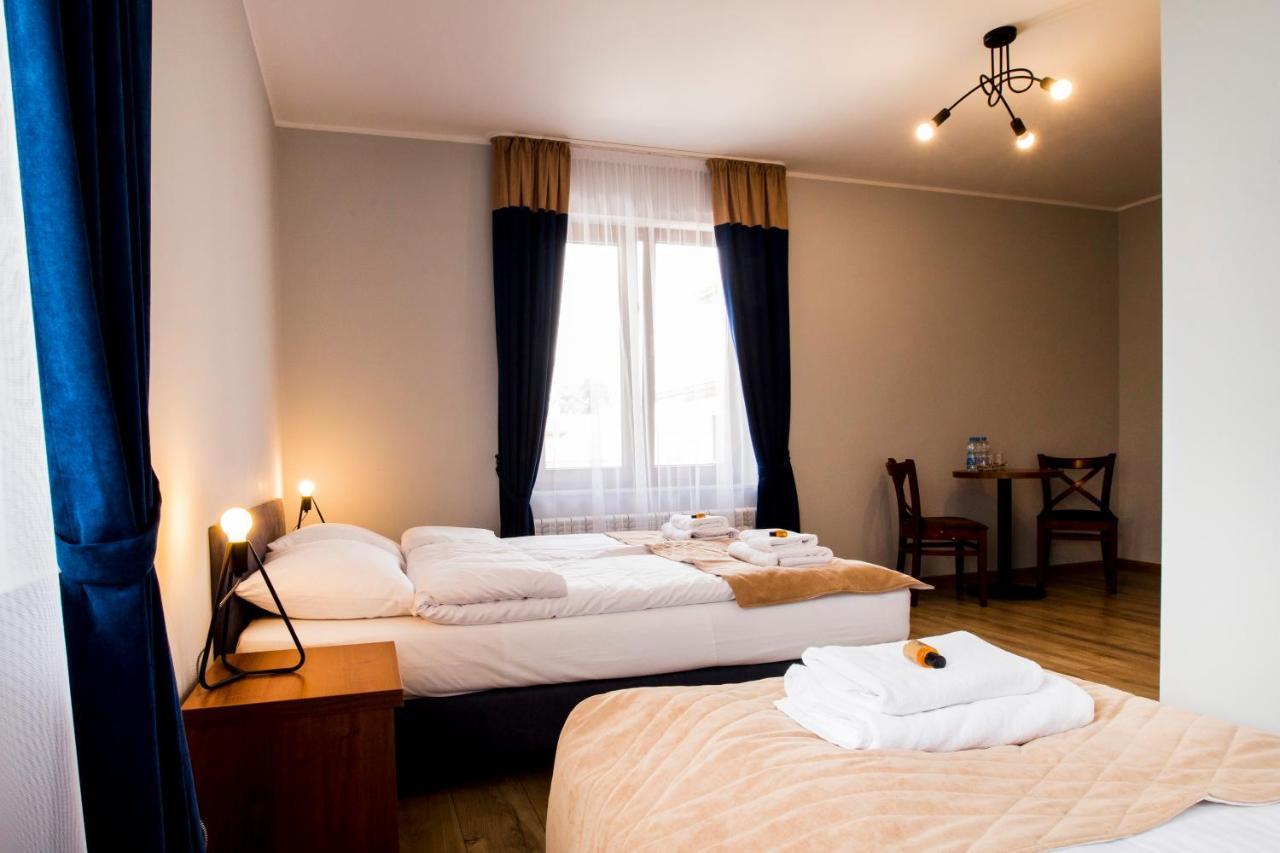 Gosciniec Ceglane Katy Hotel Dwikozy Exterior photo
