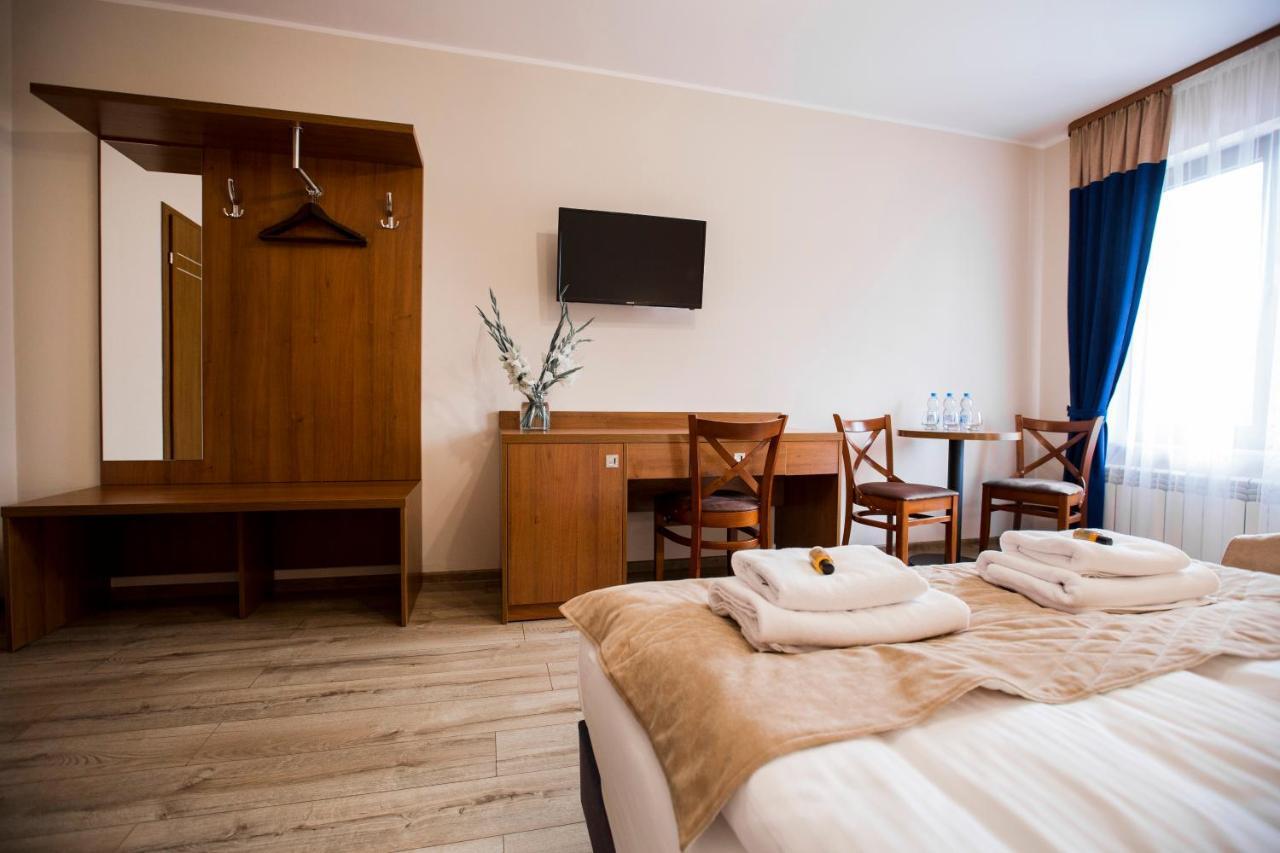 Gosciniec Ceglane Katy Hotel Dwikozy Exterior photo