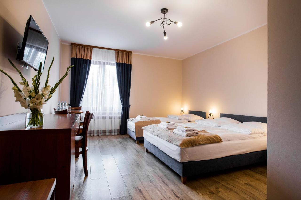 Gosciniec Ceglane Katy Hotel Dwikozy Exterior photo